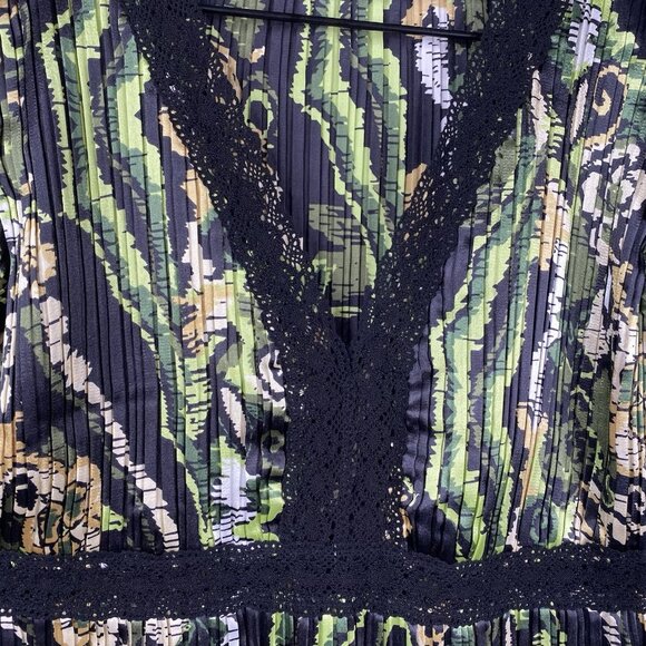 Violet and Claire Top Women's Green Sz S Pleats Crochet Babydoll Fairy Y2K - Picture 5 of 12